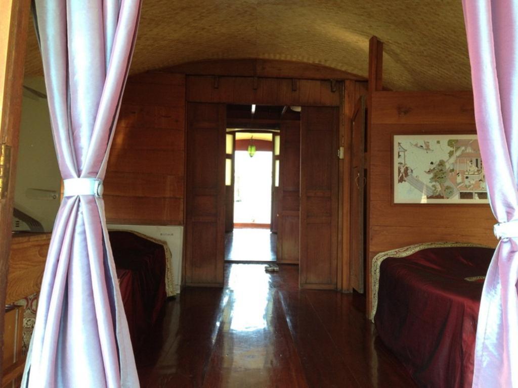 Ayothaya Riverside House Ayutthaya Rom bilde